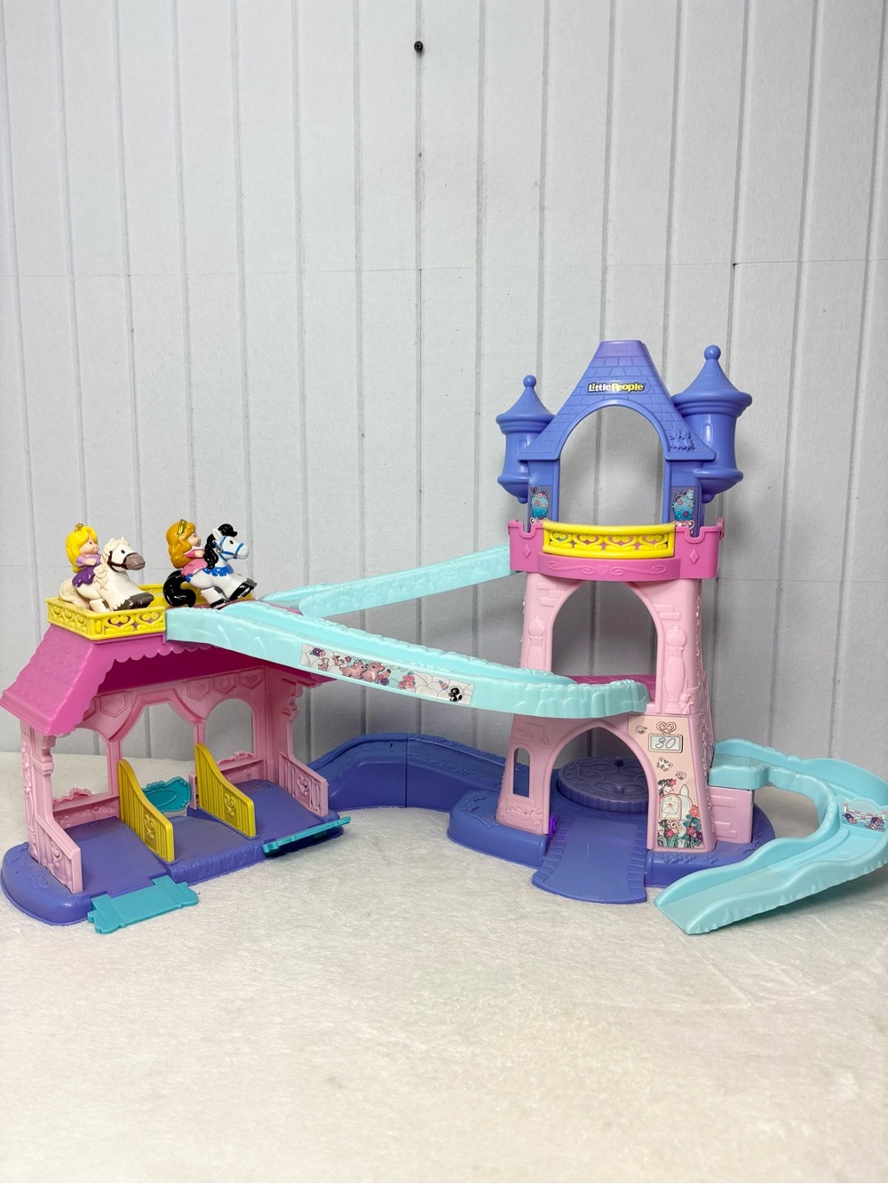 Fisher-Price Little People Disney Princess Klip Klop Stable